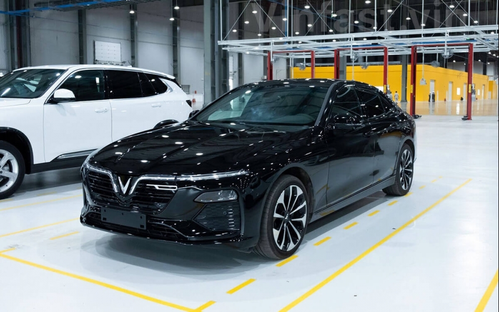 Giá xe ô tô VinFast Lux A2.0 mới nhất tháng 3/2023: Chỉ còn 590 triệu đồng