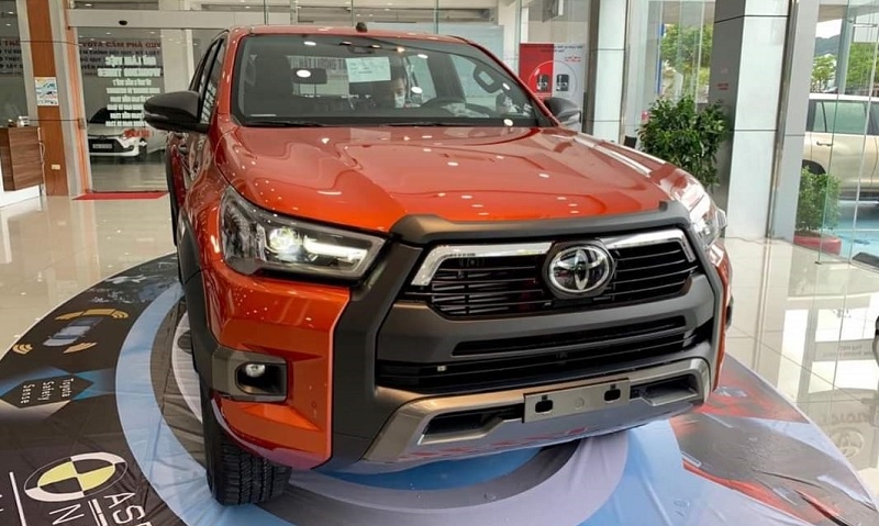 Toyota Hilux 2023 sắp về Việt Nam: Liệu có làm khó Ford Ranger?