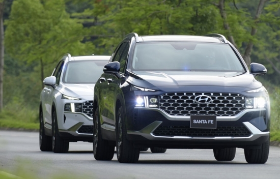 Hyundai Santa Fe 2023: Chiếc SUV hạng D hiện đại, êm ái, cứ "ra lò" là hết hàng