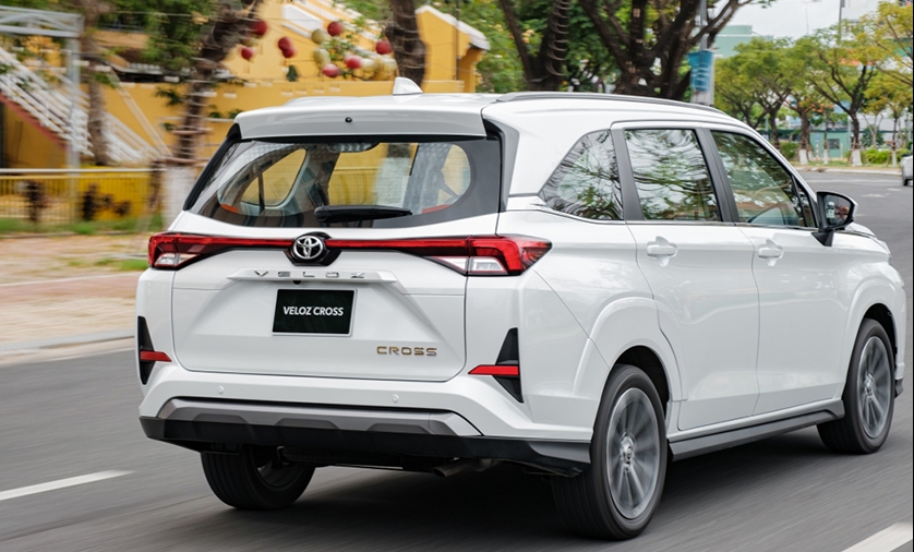 Giá xe Toyota Veloz Cross mới nhất ngày 14/3: Quá rẻ, “ác mộng” của Xpander