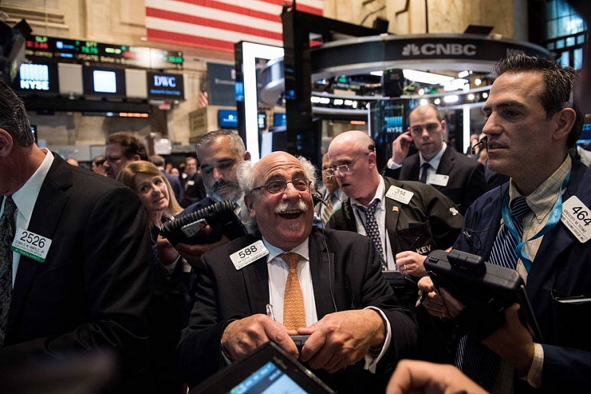 Chứng khoán Mỹ hồi phục sau chuỗi 5 phiên giảm, Dow Jones tăng hơn 300 điểm
