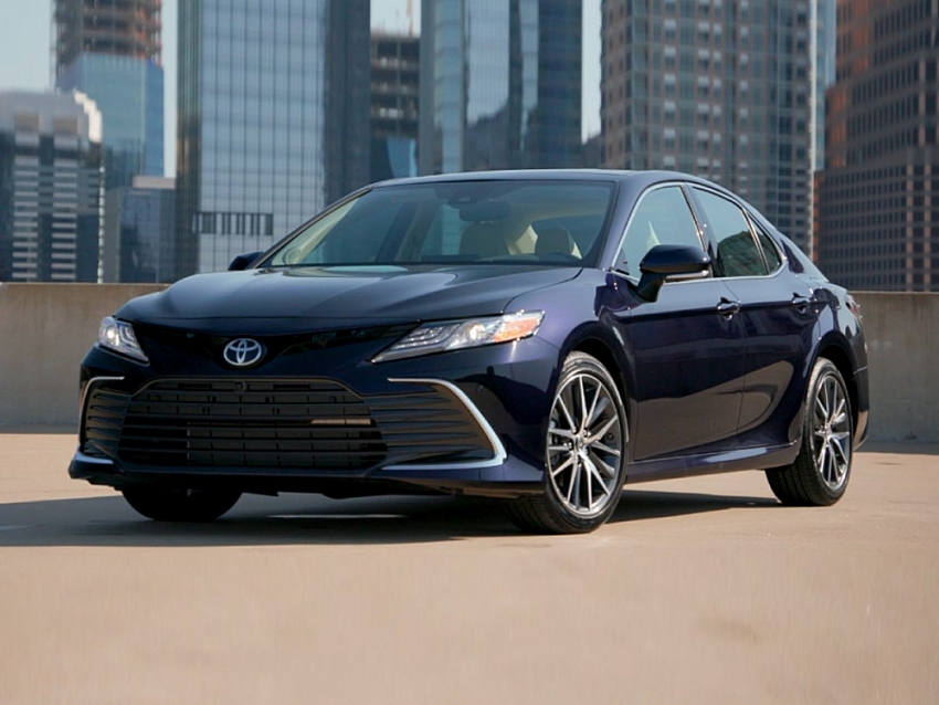 Giá xe Toyota Camry mới nhất ngày 17/3: Mức giá hấp dẫn, xứng danh “Vua của các dòng xe sedan”