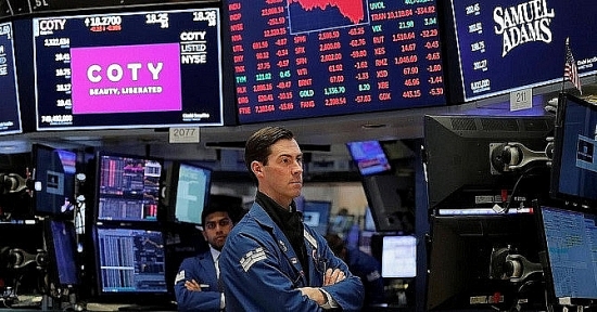 Chứng khoán Mỹ quay đầu giảm điểm, cổ phiếu ngân hàng bị bán tháo