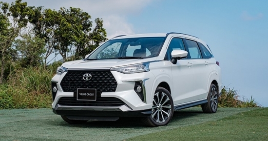 Giá xe Toyota Veloz Cross cuối tháng 3/2023: "Bùng cháy" khuyến mại, "đánh bại" Xpander