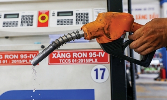 Giá xăng dầu trong nước giảm mạnh: Cán mốc 22.000 đồng/lít