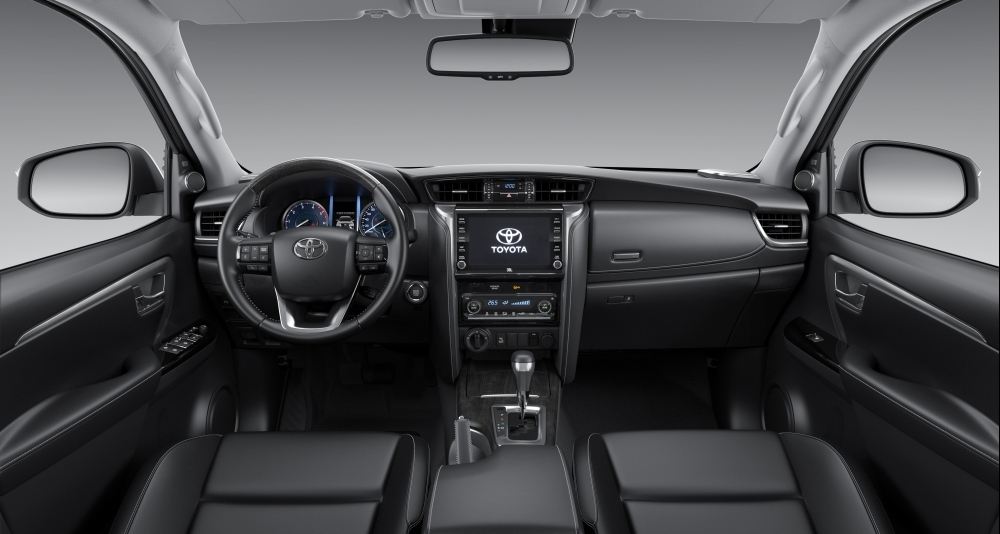 Toyota Fortuner "lột xác" hoàn toàn: Diện mạo khiến Hyundai Santa Fe "thêm sầu"