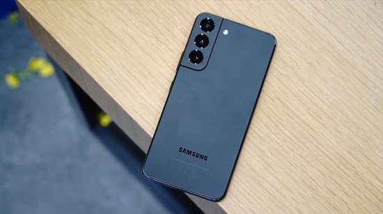 Giá Samsung Galaxy S22 mới nhất đầu tháng 4: "Trượt giá" về đáy, mua nhanh còn kịp