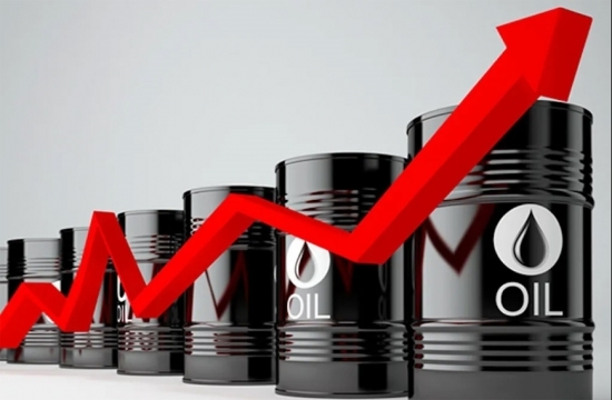 Giá xăng dầu hôm nay 5/4/2023: Tăng vọt, dầu Brent vượt mức 85 USD/thùng
