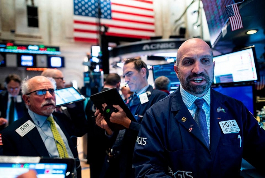 Dow Jones tăng gần 100 điểm khi NĐT chờ số liệu lạm phát