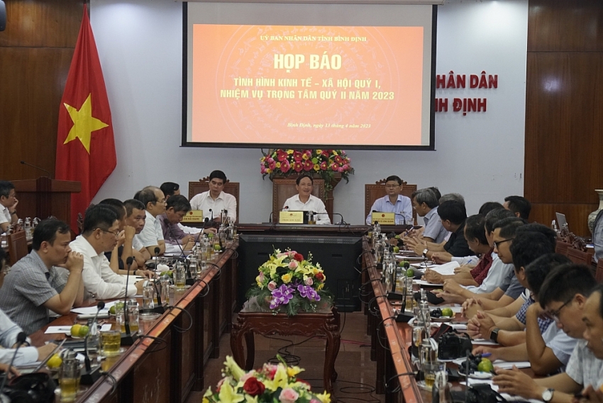 Chủ tịch UBND tỉnh Bình Định Phạm Anh Tuấn chủ trì họp báo về tình hình kinh tế - xã hội Quý I/2023 vào sáng 13/4