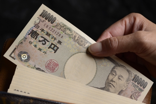 Tỷ giá yen Nhật đồng loạt giảm phiên đầu tuần