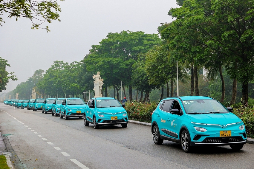 Ngày 14/04/2023 - Công ty Cổ phần Di chuyển Xanh và Thông minh GSM (Green - Smart - Mobility) chính thức đưa dịch vụ taxi thuần điện đầu tiên tại Việt Nam - Xanh SM vào hoạt động.