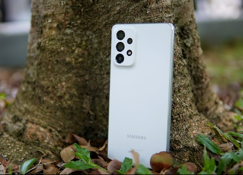 Siêu phẩm Galaxy A73 5G "rớt giá" kỷ lục: Tin vui cho Fan Samsung trước kỳ nghỉ Lễ