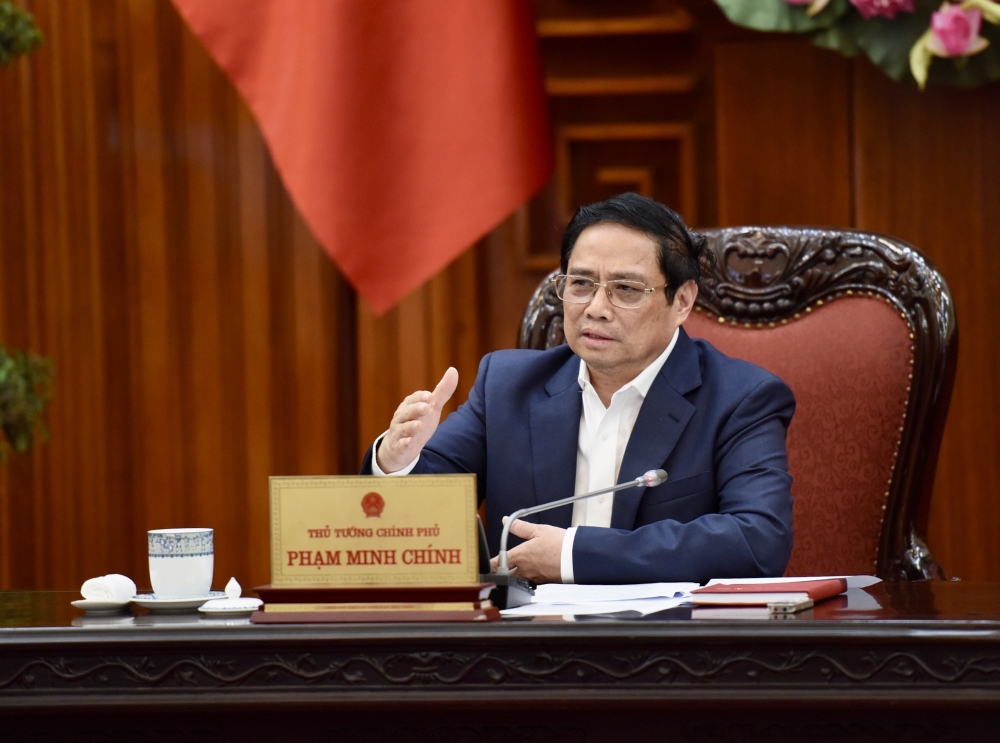Thủ tướng Phạm Minh Chính đã họp với Ngân hàng Nhà nước, Bộ Tài chính, Bộ Tư pháp để rà soát, thúc đẩy việc ban hành ngay 2 thông tư quan trọng - Ảnh: VGP