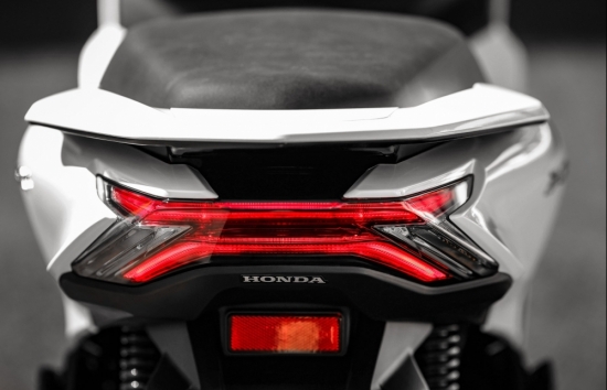 Mẫu xe máy với diện mạo khiến Honda SH "lo lắng": Giá bán cân đẹp vua tay ga