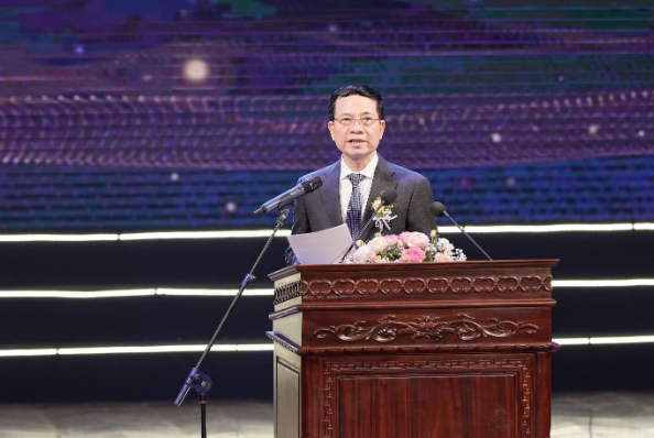 Bộ Trưởng Bộ Thông tin và Truyền thông Nguyễn Mạnh Hùng phát biểu tại Lễ kỷ niệm 20 năm, vinh danh và trao giải thưởng Sao Khuê 2023