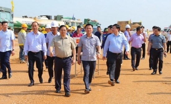 Thủ tướng Chính phủ Phạm Minh Chính kiểm tra tiến độ tuyến cao tốc Bắc - Nam đoạn Quốc lộ 45 - Nghi Sơn