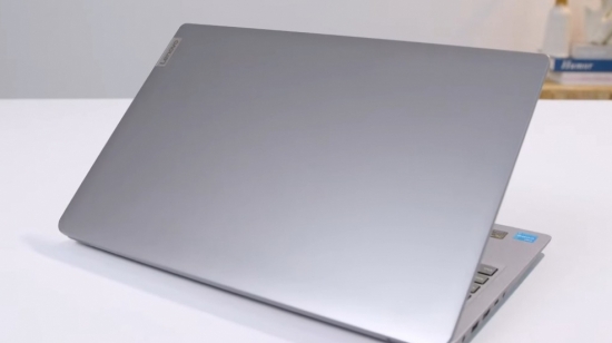 "Xiêu lòng" trước chiếc Laptop "vạn người mê" nhà Lenovo: Siêu đẹp, siêu xịn, siêu rẻ