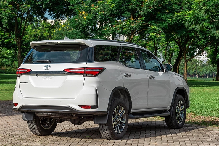 Đuôi xe Toyota Fortuner 2023 