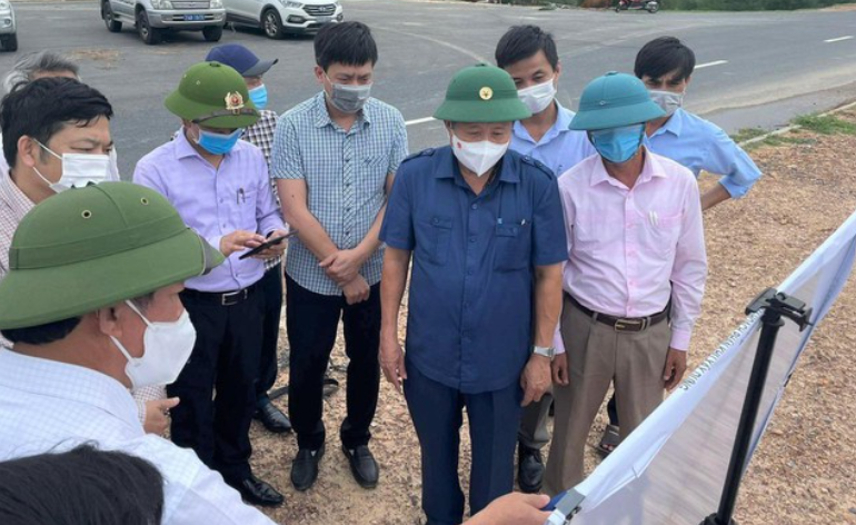Lãnh đạo UBND tỉnh Quảng Trị kiểm tra các dự án trọng điểm - Ảnh: VGP/Minh Trang