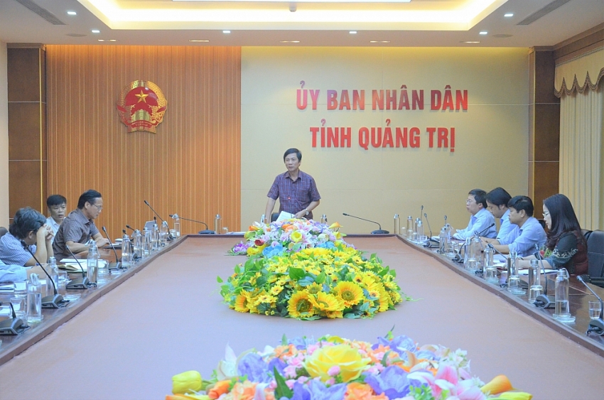 Phó Chủ tịch UBND tỉnh Hoàng Nam yêu cầu các chủ đầu tư chủ động phối hợp với các sở, ngành phân công lĩnh vực để xử lý các vướng mắc trong triển khai dự án, công trình lĩnh vực văn hóa, xã hội - Ảnh: L.M