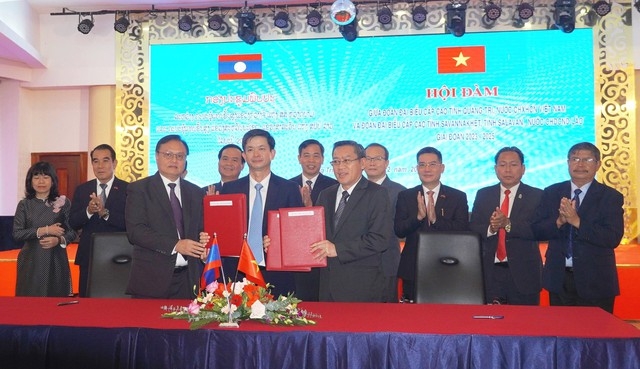 Lãnh đạo 3 tỉnh ký kết văn bản thoả thuận hợp tác giai đoạn 2023-2025 - Ảnh: VGP/Minh Trang