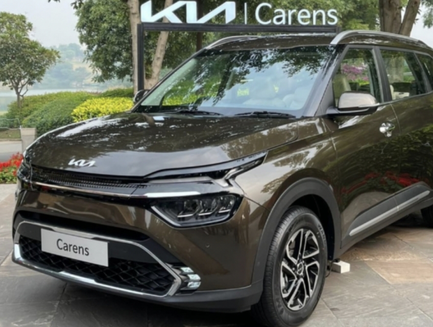 Kia Carens ra mắt bản nâng cấp giá chỉ 486 triệu đồng: Mitsubishi Xpander “nóng mặt”