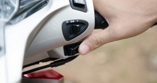 Những nguyên nhân khiến bình ắc-quy xe máy tay ga hết điện: Cách khắc phục hiệu quả