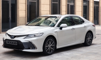 Giá xe Toyota Camry mới nhất tháng 6/2023: Siêu phẩm đáng “đồng tiền bát gạo”