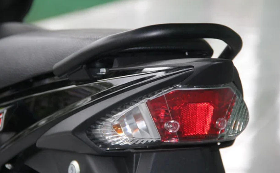 Lộ diện mẫu xe máy chỉ "ăn" 1,49L xăng/100km: Diện mạo lẫn giá bán "đe nẹt" Honda Future
