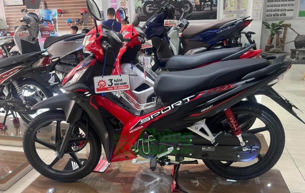 Giá xe máy Honda Wave RSX ngày 21/6/2023: Ưu đãi tiền triệu