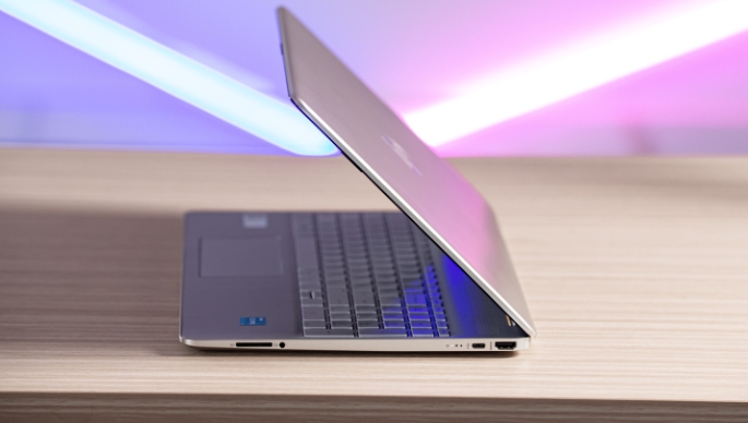 Chiếc laptop HP 15s với thiết kế nhỏ gọn và thanh lịch: Tinh tế đến từng milimet