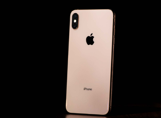 Giá iPhone XS giảm "tuột đáy":  Xứng danh "quái thú" trong làng smartphone giá rẻ