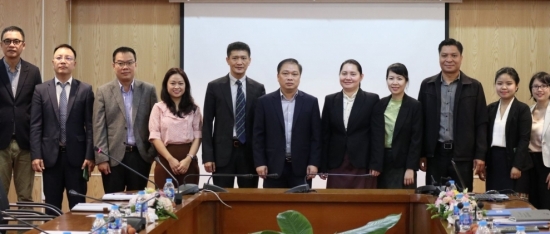 Ông Lương Hải Sinh - Phó Chủ tịch UBCKNN làm việc với đoàn công tác Ủy ban Chứng khoán Lào