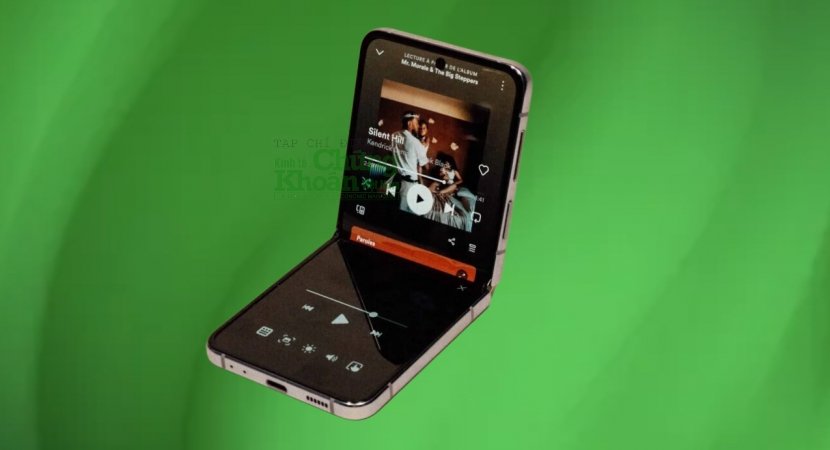 Giá Samsung Galaxy Z Flip 4 "trượt giá" vô đối: Dân tình "phấn khởi" lên đời