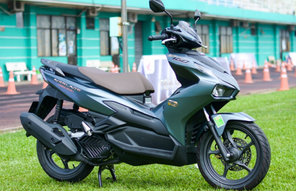 Honda Air Blade 160: Giá xe, phiên bản và cách tính giá lăn bánh