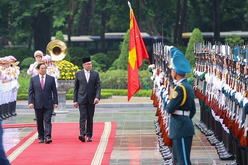Thủ tướng Chính phủ Phạm Minh Chính chủ trì lễ đón trọng thể Thủ tướng Malaysia Anwar Ibrahim và Phu nhân thăm chính thức Việt Nam từ ngày 20 đến ngày 21/7