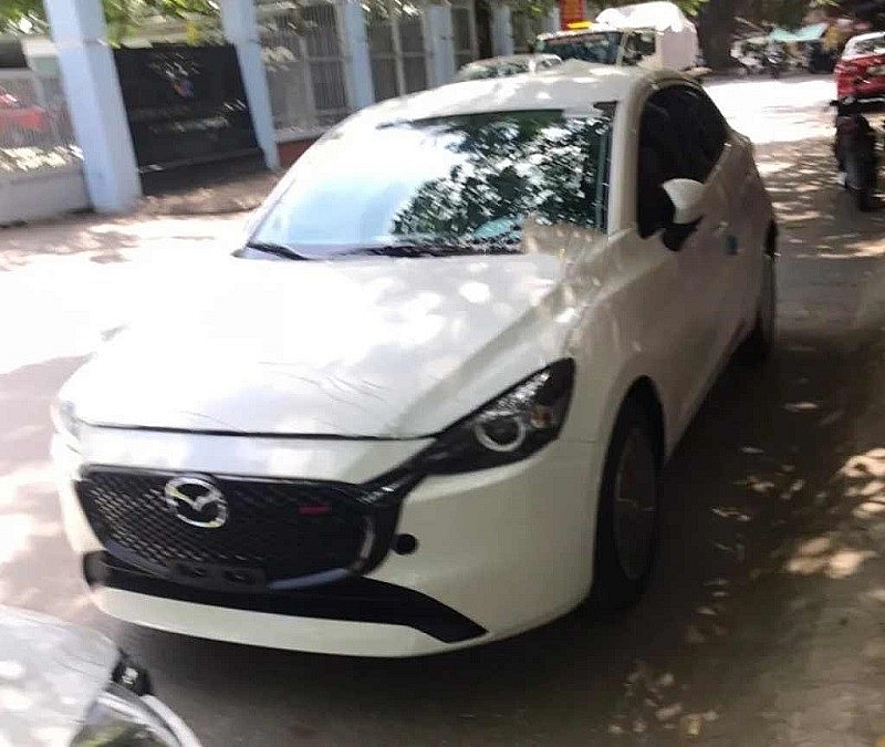 Mazda 2 2023 bản facelift xuất hiện tại một trạm đăng kiểm ở Việt Nam.