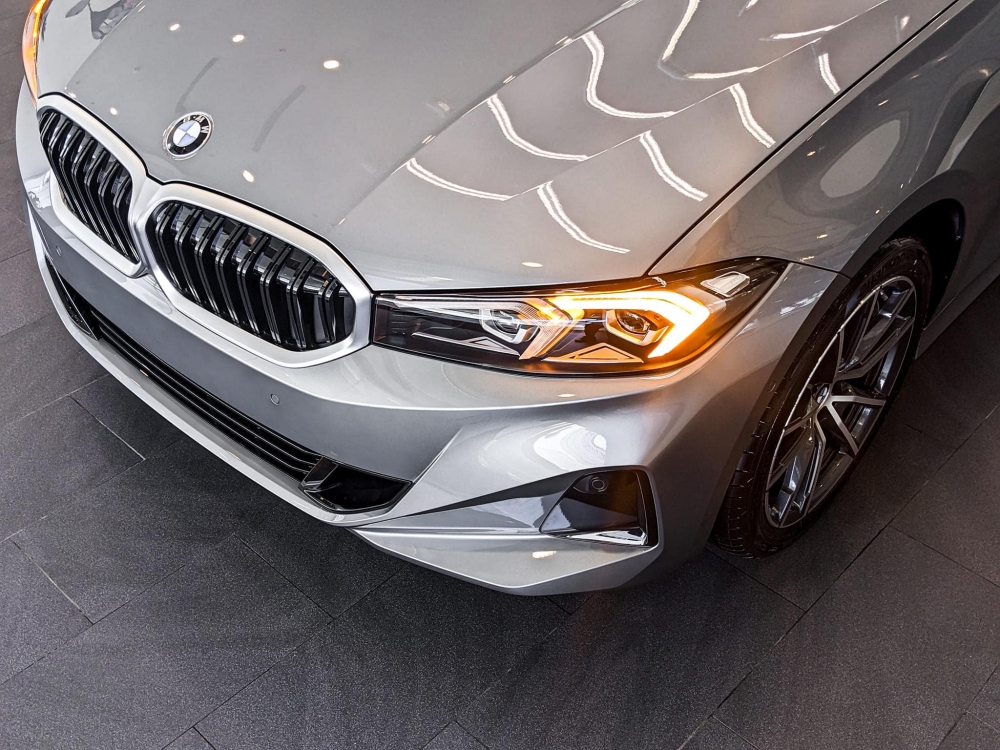 Bảng giá xe BMW 320i 2023: Sedan thể thao đáng mua nhất