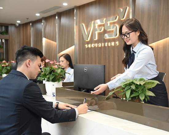 Sau niêm yết, "sếp lớn" Chứng khoán Nhất Việt dự chi hơn 180 tỷ đồng mua cổ phiếu VFS