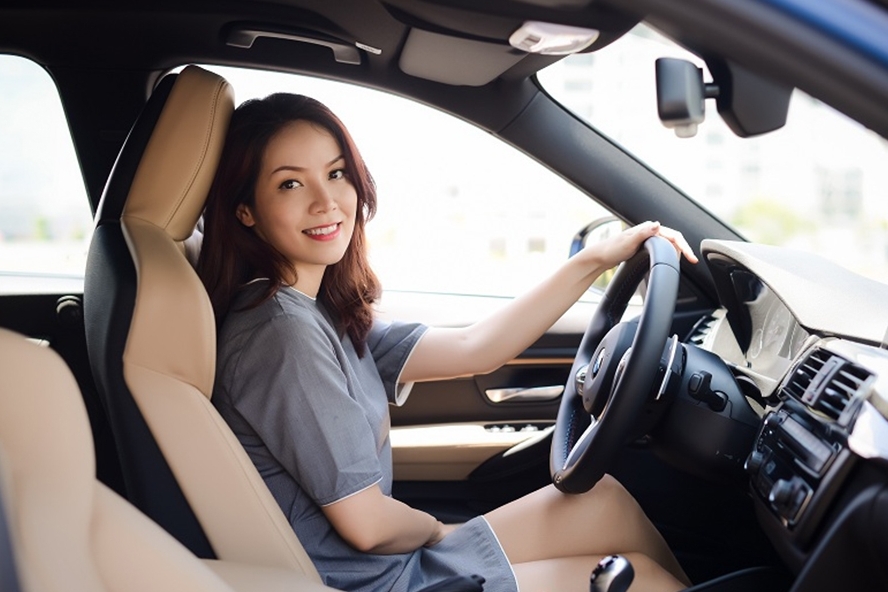 Những kinh nghiệm giúp phụ nữ lái xe ô tô an toàn hơn