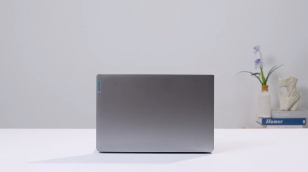 Chiếc laptop với thiết kế nhỏ gọn, màu sắc lẫn hiệu năng thời thượng: Giá lại "sinh viên"