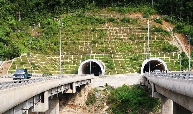 Hầm Mũi Trâu thuộc Dự án đường Hồ Chí Minh, đoạn La Sơn - Túy Loan