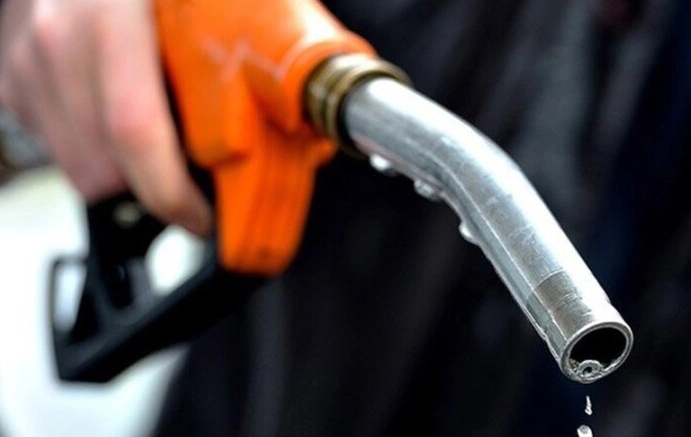 Giá xăng dầu trong nước lại điệp khúc "tăng giá": Xăng RON 95 gần cán mốc 25.000 đồng/lít