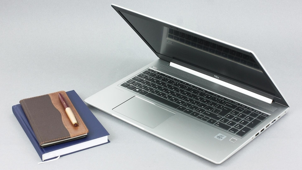 Chiếc laptop chuẩn phong cách doanh nghiệp: Đẹp - bền - xịn