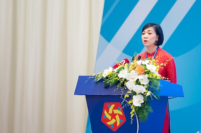 Đại biểu Trịnh Thị Tú Anh - Đoàn Lâm Đồng phát biểu tại Hội nghị