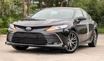 Bảng giá xe Toyota Camry lăn bánh và niêm yết mới nhất giữa tháng 9/2023