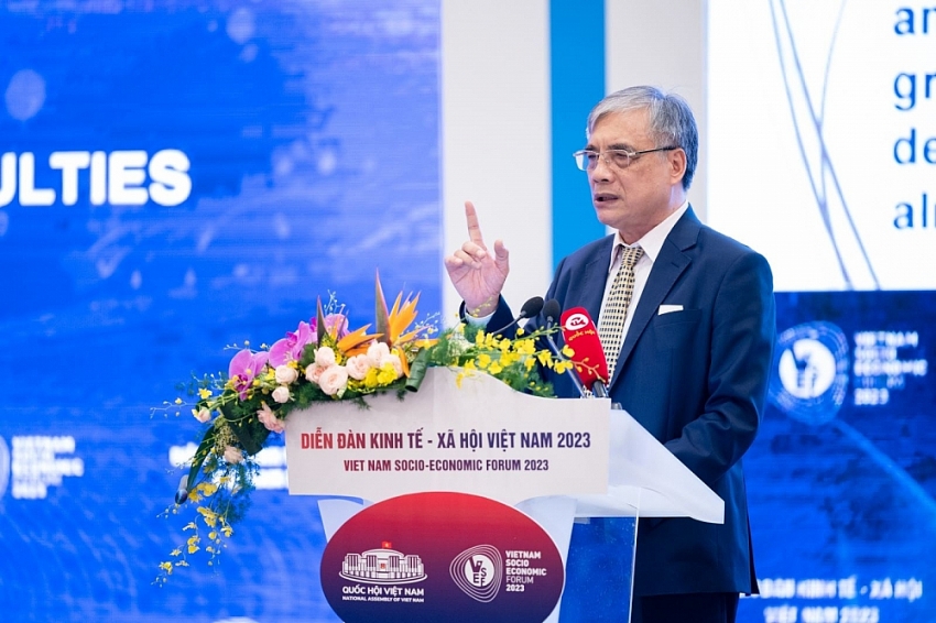 PGS. TS. Trần Đình Thiên phát biểu tại diễn đàn kinh tế - xã hội Việt Nam 2023.