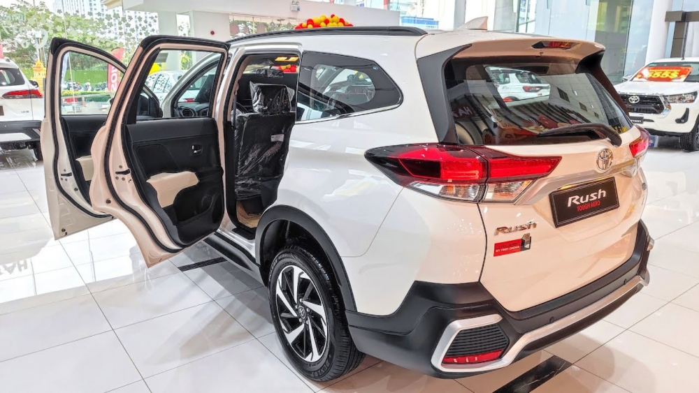 Giá xe Toyota Rush niêm yết và lăn bánh mới nhất giữa tháng 9/2023