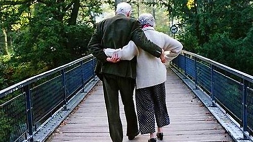 Tình yêu tuổi xế chiều - “thần dược” giúp người già sống lại tuổi thanh xuân